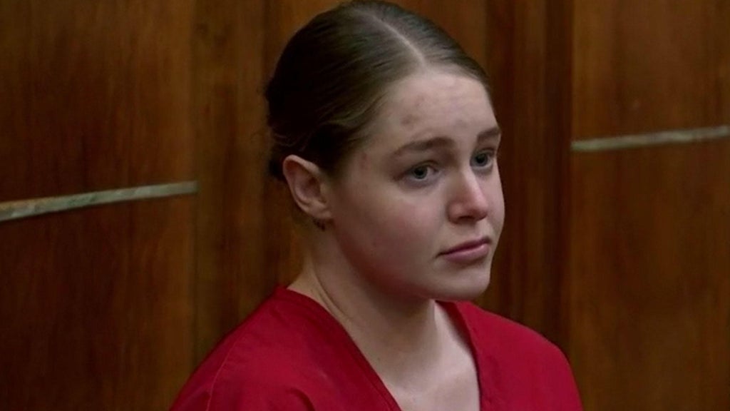 OnlyFans model Courtney Clenney accused of stabbing her boyfriend to death in 2022 reaches plea deal — CBS Miami, Pinecrest Real Estate news