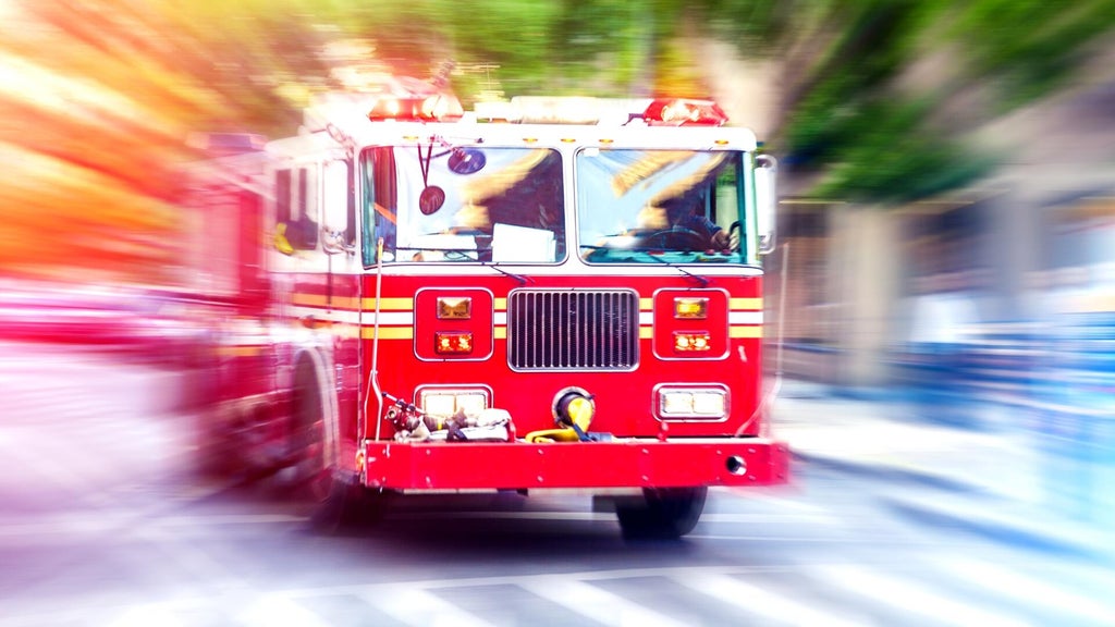 Miami high-rise balcony fire displaces man, dogs — CBS Miami, Pinecrest Health news