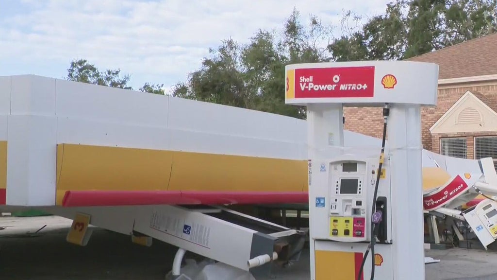 Hurricane Isaias damages homes and businesses along Florida Gulf Coast — CBS Miami, Pinecrest Business news