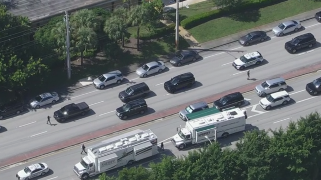 Man killed by Palm Beach authorities after chase tied to pizza delivery robbery, sheriff says — CBS Miami, Pinecrest Schools news