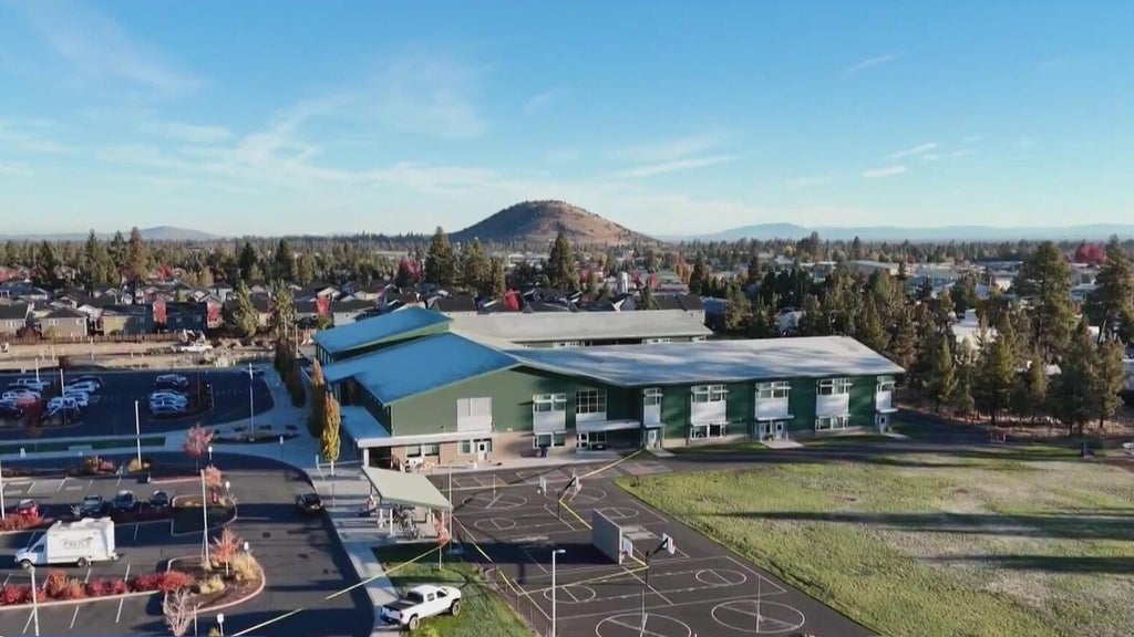 Memorial grows after school shooting in Bend, Oregon — CBS Miami, Pinecrest Schools news