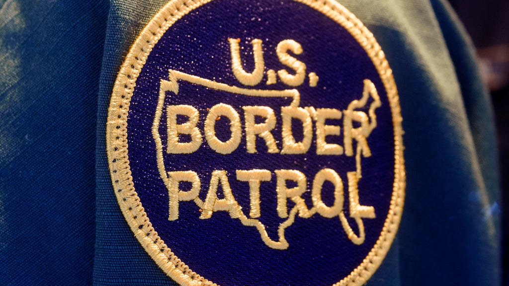Border Patrol agents spotted at Florida early voting site were trying to cast ballots, election official says — CBS Miami, Pinecrest Sports news