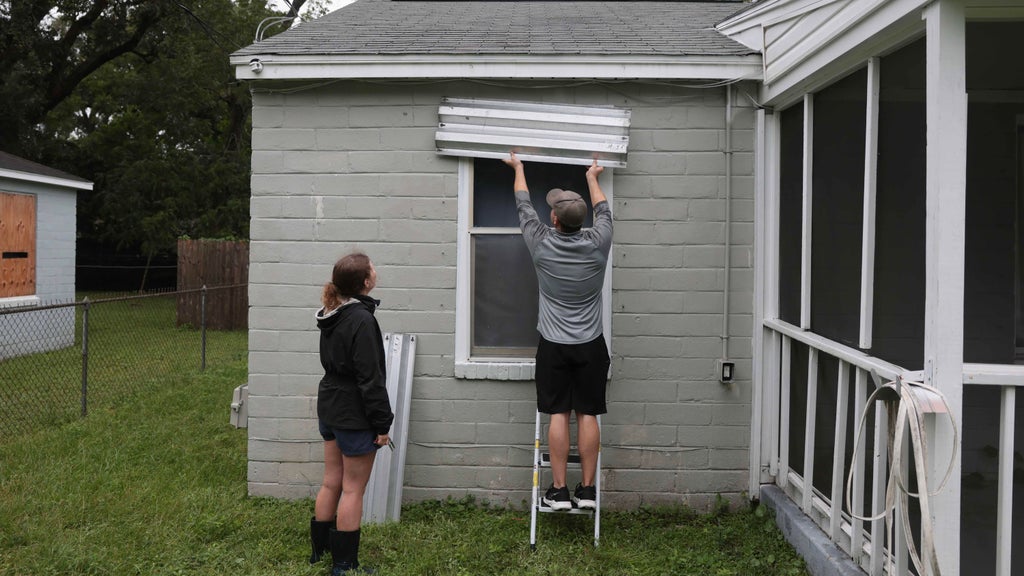 Dangerous Hurricane Isaias has Florida residents scrambling to prepare, evacuate ahead of storm's onslaught — CBS Miami, Pinecrest Business news