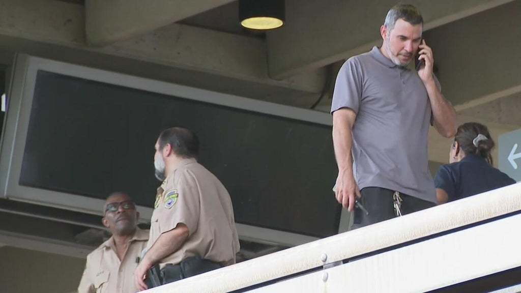 Man grazed by bullet after shooting at Metrorail station in Miami — CBS Miami, Pinecrest Community news