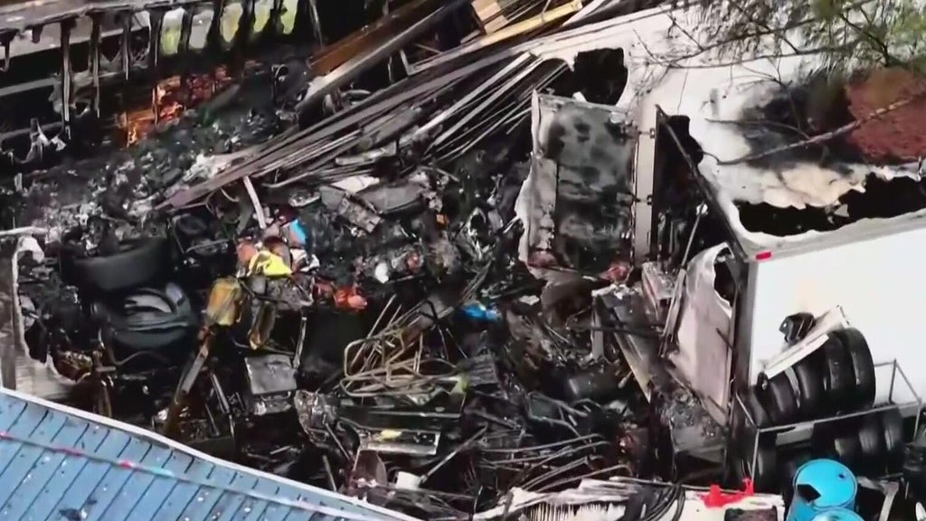 Pets survive massive mobile home fire in West Little River — CBS Miami, Pinecrest Community news