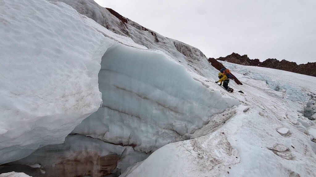 Florida man injured climbing California's Mount Shasta rescued after 2 nights in freezing temps — CBS Miami, Pinecrest Health news