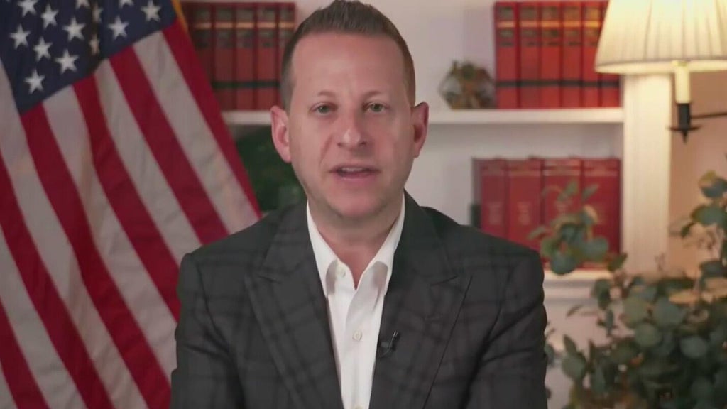 Man arrested in Palm Beach County for threatening voicemail against Rep. Jared Moskowitz — CBS Miami, Pinecrest Community news