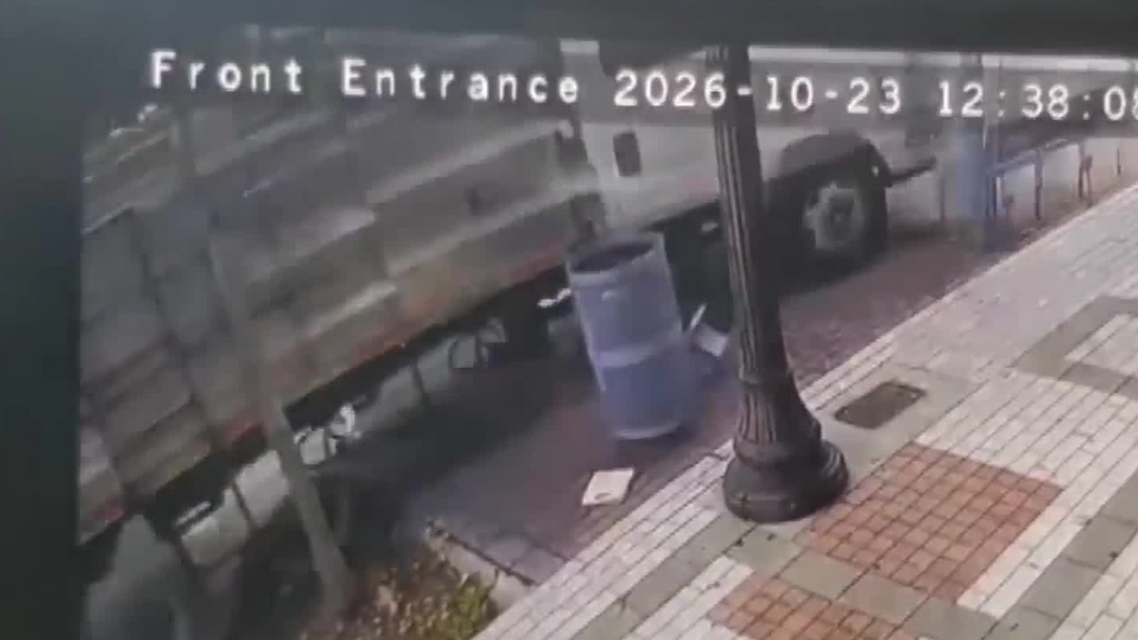 Landscaping truck crashes into bus bench, 3 North Miami businesses, sending 2 passengers to the hospital — CBS Miami, Pinecrest Real Estate news