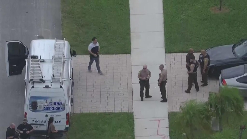 Gunman who shot pregnant woman and himself in SW Miami-Dade had a previous domestic violence case — CBS Miami, Pinecrest Community news