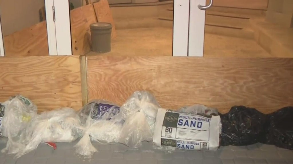 South Florida king tides have businesses preparing for more flooding Monday — CBS Miami, Pinecrest Business news