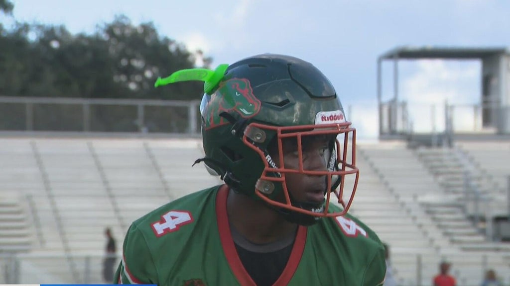 McArthur High School safety Jaylyn Jones is a 2026 Nat Moore Trophy nominee — Pinecrest Schools news