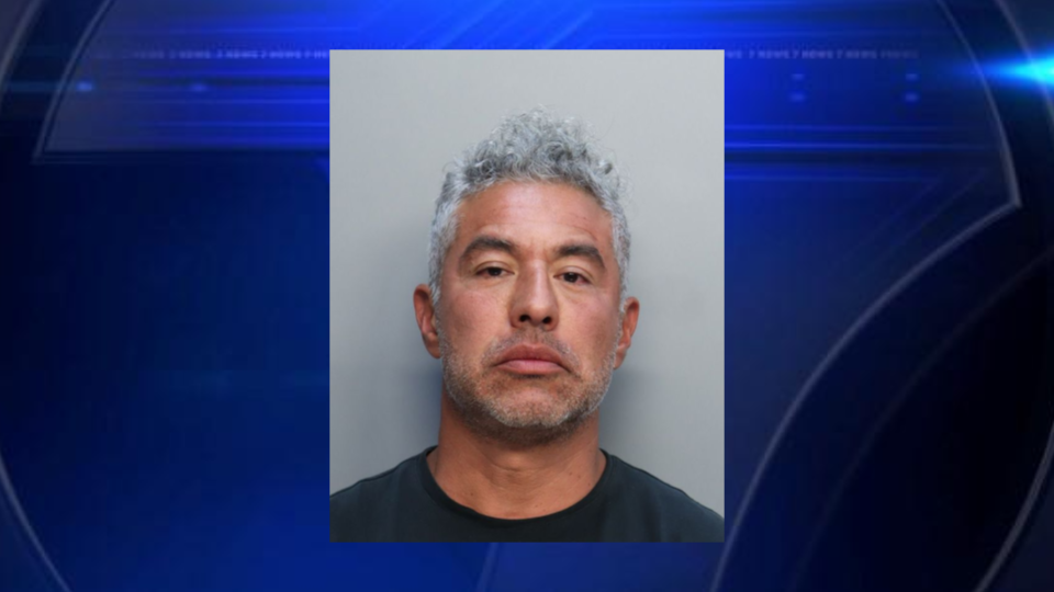 Texas foster father arrested after child found running through Miami Beach traffic in underwear — WSVN 7 Miami-Dade