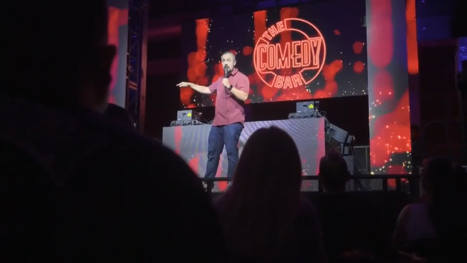 Fort Lauderdale nightclub becomes stand-up comedy club for a night of laughter — WSVN Entertainment, Pinecrest Business news